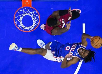 Emocionante victoria de los 76ers sobre el Heat en la NBA