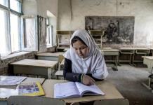 Prohibición de educación femenina por los Talibanes