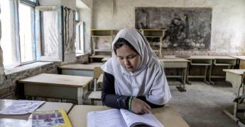 Prohibición de educación femenina por los Talibanes