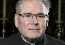 Apartan del sacerdocio a obispo belga que confesó haber abusado sexualmente de un sobrino suyo