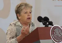 Anuncia B&aacute;rcena estrategia legal para proteger a mexicanos de Ley SB4