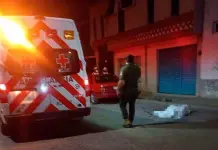 Hombre asesinado a puñaladas en avenida Salk Hombre asesinado a puñaladas en avenida Salk