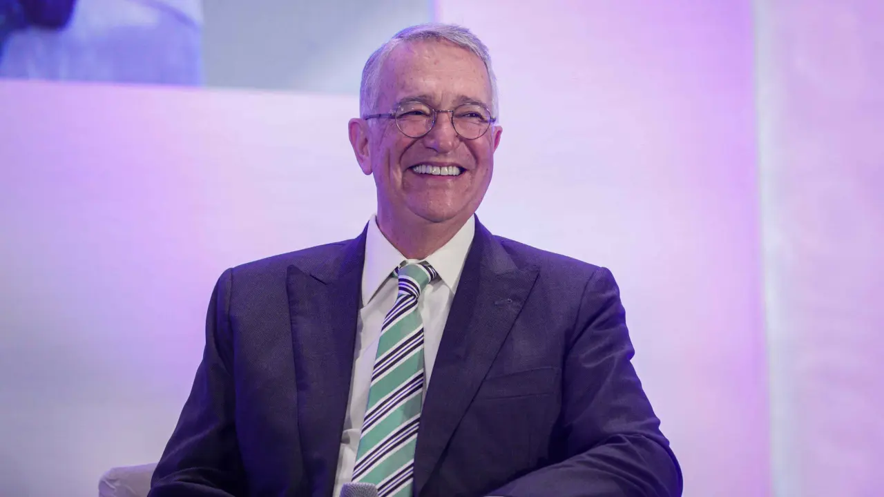 Salinas Pliego actualiza su perfil y despierta rumores de candidatura