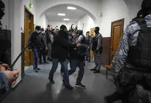 Sospechosos del ataque en Rusia comparecen ante tribunal en Moscú