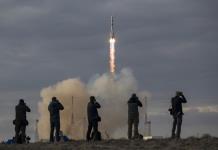 Llegada exitosa de nave rusa con astronautas a la Estación Espacial Internacional