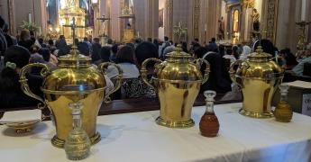 Realizan misa crismal en la Catedral Metropolitana