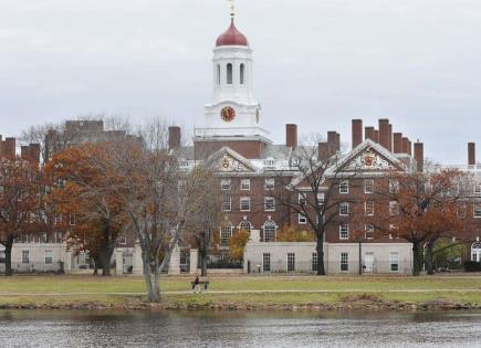 Harvard amenaza con desalojar a estudiantes propalestinos