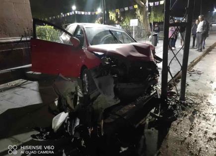 Accidente en el Saucito: Conductor Irresponsable Provoca Colisión y Abandona la Escena