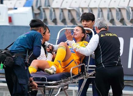 Impactante lesión de Nayeli Rangel en Tigres Femenil