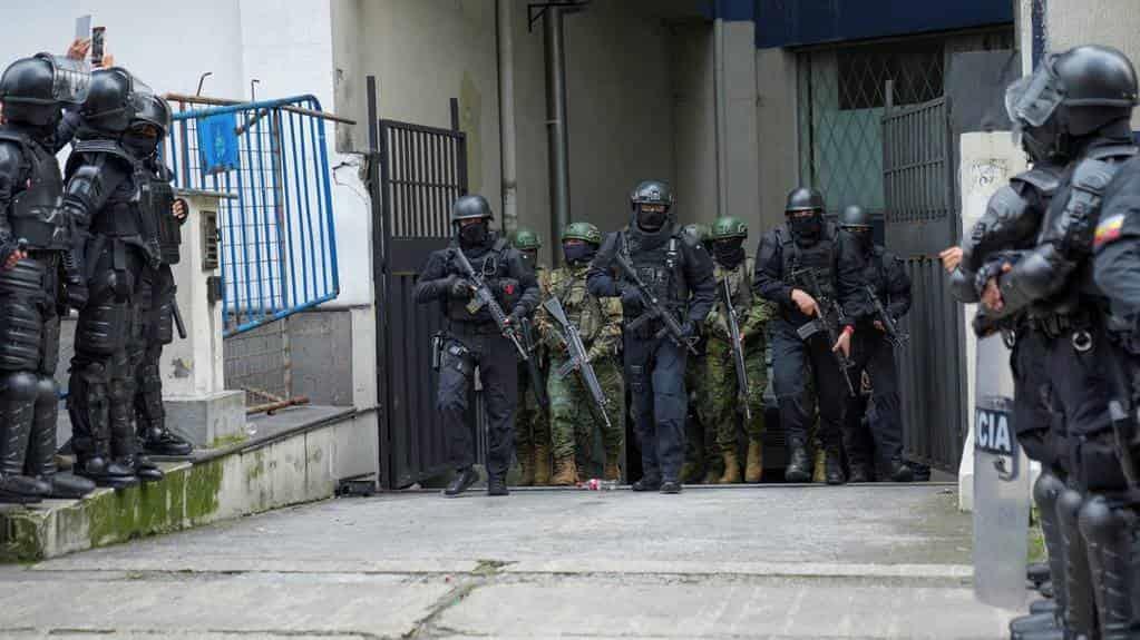El Ejército ecuatoriano invadió la Embajada mexicana en Quito para capturar al exvicepresidente Jorge Glas / Foto: AP