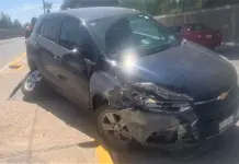 Aparatoso choque en bulevar del Río Santiago; no hay lesionados