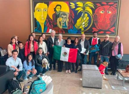Regreso del cuerpo diplomático mexicano desde Ecuador y cierre de embajada