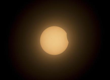 El eclipse total de Norteamérica comienza a apreciarse en la ciudad mexicana de Mazatlán