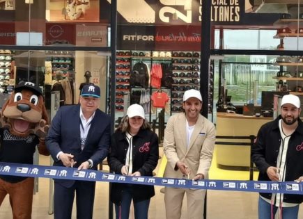 Inauguración de la tienda New Era en el Estadio Mobil junto a Sultanes de Monterrey