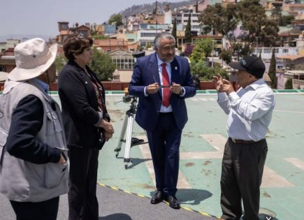 Gobernadora Delfina Gómez Observa Eclipse Solar en Palacio de Gobierno