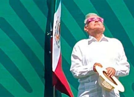 Presidente López Obrador observa eclipse en Mazatlán