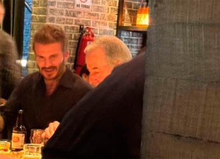 David Beckham disfruta de una cerveza típica en Monterrey