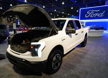 Ford anuncia retraso en producción de vehículos eléctricos