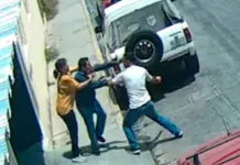 A golpes, atacan a un hombre a un costado de Walmart Muñoz A golpes, atacan a un hombre a un costado de Walmart Muñoz