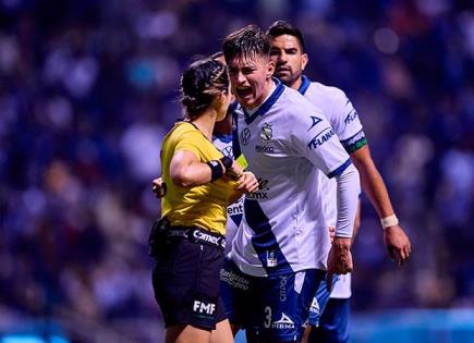 Agresión a mujer árbitro en partido Puebla vs Cruz Azul