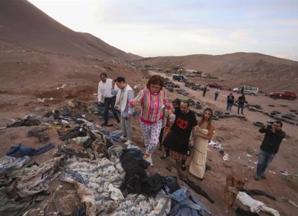 Diseñadores latinoamericanos impulsan la moda circular frente a los vertederos de Atacama