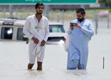 Emiratos Árabes sufre peores lluvias en 75 años