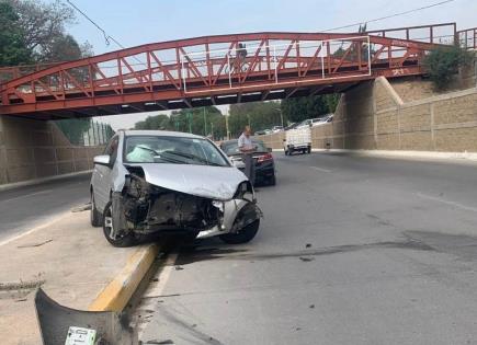 Conductora sufre accidente en el Río Santiago