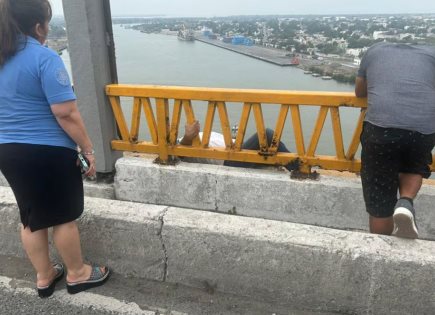 Guardia Estatal evita suicidio en Puente Tampico