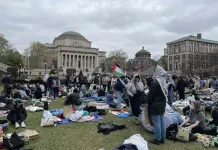 Protesta en la Universidad George Washington: Nuevos enfrentamientos y pac&iacute;fica resistencia propalestina