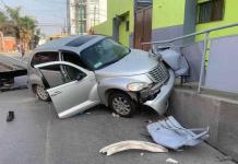 Conductor se va contra guardería en Las Mercedes; resultó herido