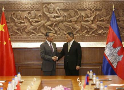 Visita oficial del ministro chino de Relaciones Exteriores a Camboya