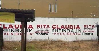 Morenistas pintan barda de casa sin permiso