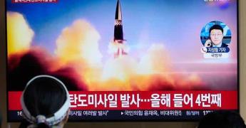 Norcorea lanza un misil balístico hacia el mar