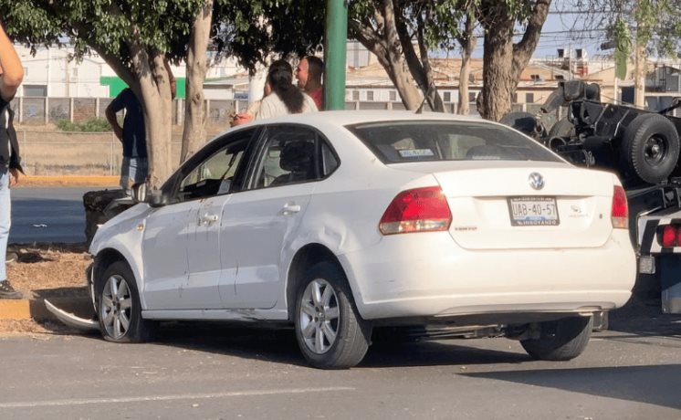 Accidente en Carretera Matehuala: Conductor herido y daños materiales