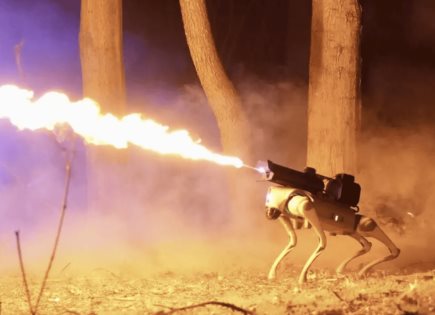 Empresa presenta perro robot lanzallamas