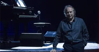 Joan Manuel Serrat encuentra refugio en México tras exilio