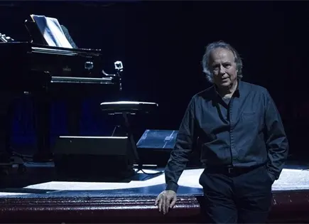 Joan Manuel Serrat encuentra refugio en México tras exilio