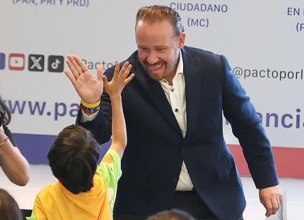 Santiago Taboada firma compromiso por la educación