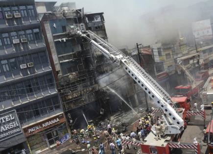 Tragedia por incendio en restaurante y hotel en India