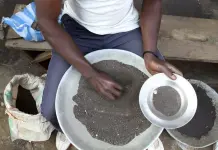 Investigación sobre Apple y los minerales de sangre en Congo Investigación sobre Apple y los minerales de sangre en Congo