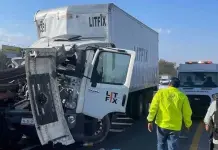 Dos prensados en choque sobre carretera a Matehuala Dos prensados en choque sobre carretera a Matehuala