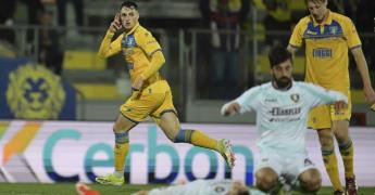Frosinone vence a Salernitana y la condena al descenso