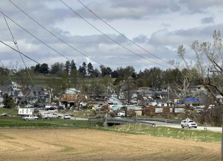 Residentes de Nebraska enfrentan devastación tras paso de tornados