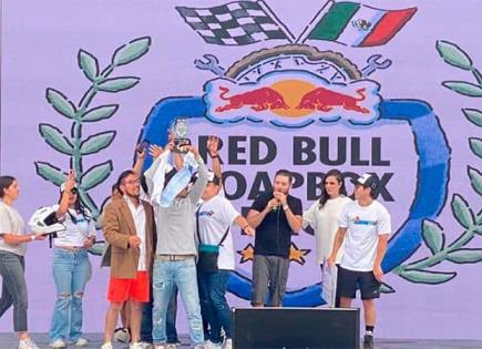 Carrera de coches creativos en Red Bull Soapbox Race