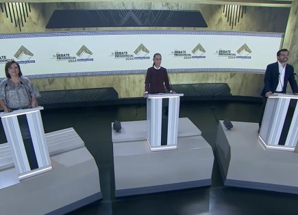 Debate Presidencial: Xóchitl Gálvez reta a Claudia Sheinbaum con agua de la CDMX