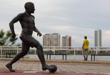 Retiro de estatua de Daniel Alves en Juazeiro