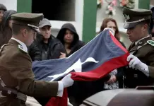 El sur de Chile celebra emotivos funerales para los tres policías asesinados