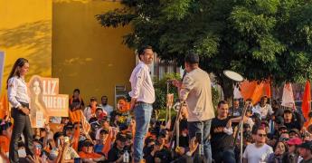 VIDEO | Así llega Máynez a la Plaza de Aranzazu