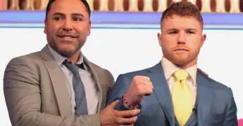Óscar de la Hoya se burla de Canelo Álvarez tras su derrota en Las Vegas
