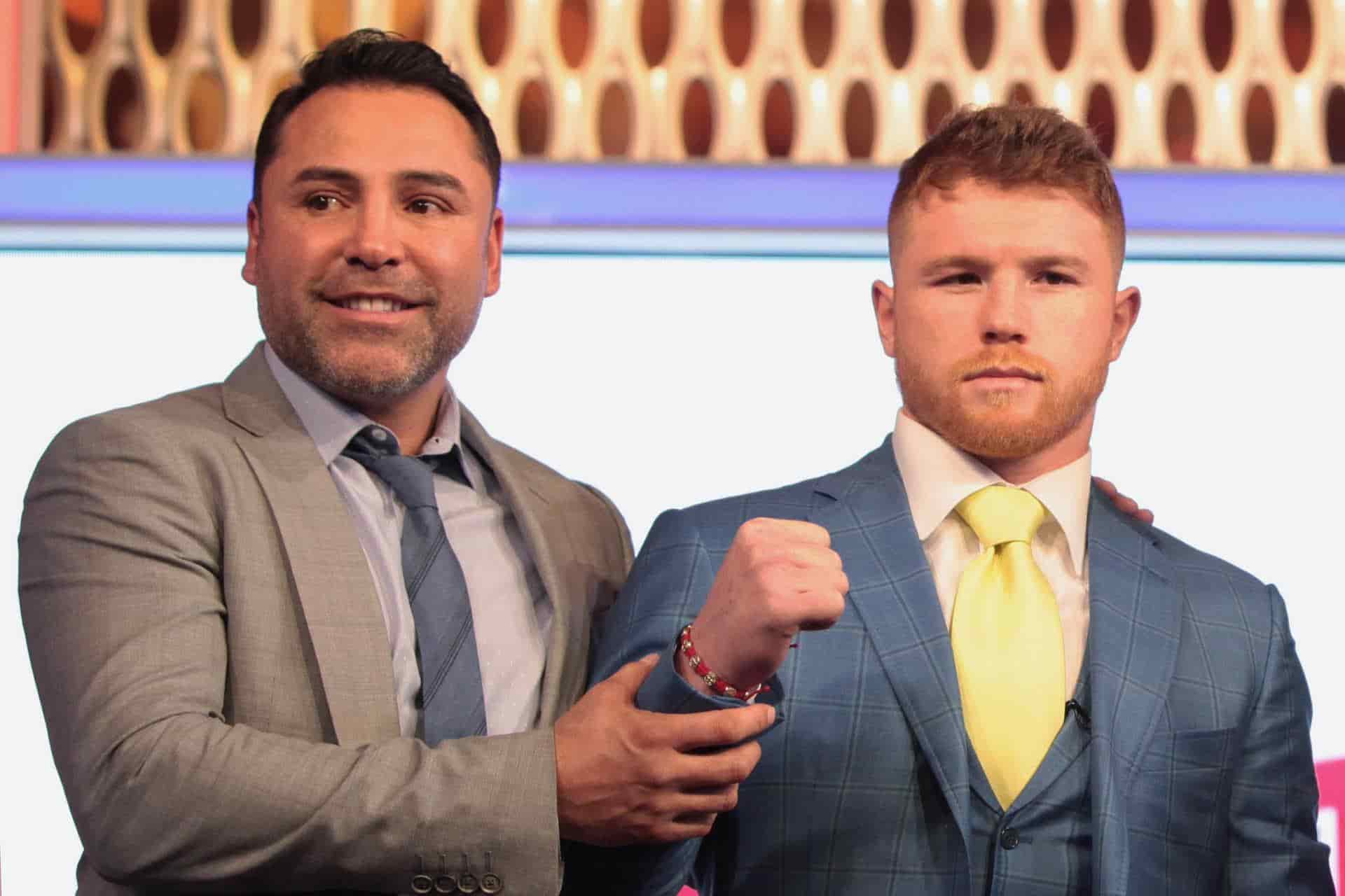 Óscar de la Hoya se burla de Canelo Álvarez tras su derrota en Las Vegas